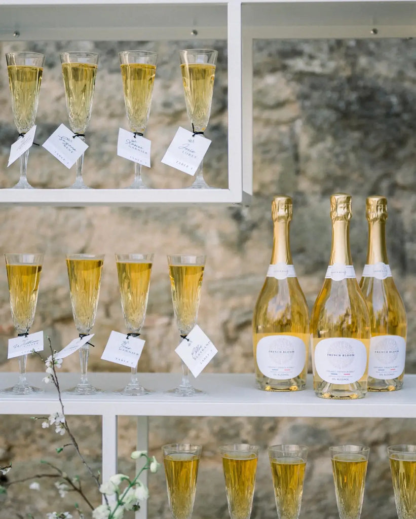 La saison des mariages est éternelle avec les vins pétillants sans alcool French Bloom